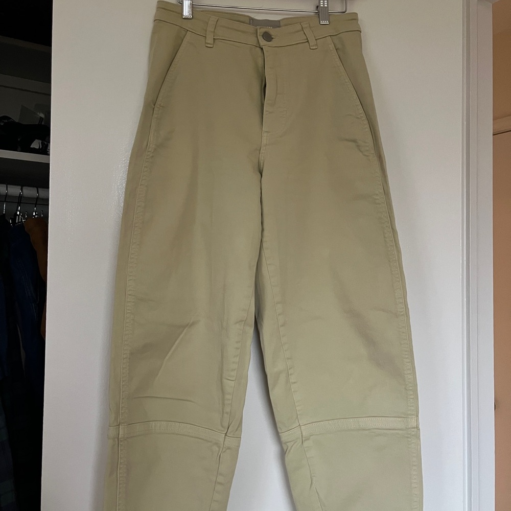 Everlane Women's Cropped Barrel Pants in Soft Green - Picture 5 of 6